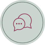 Icon für Workshops zu Resilienz und Equal Care – zwei Sprechblasen im Austausch, stilisiert in himbeer-rot auf hellem Hintergrund